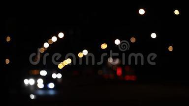 夜街，抽象。 模糊的大城市灯光